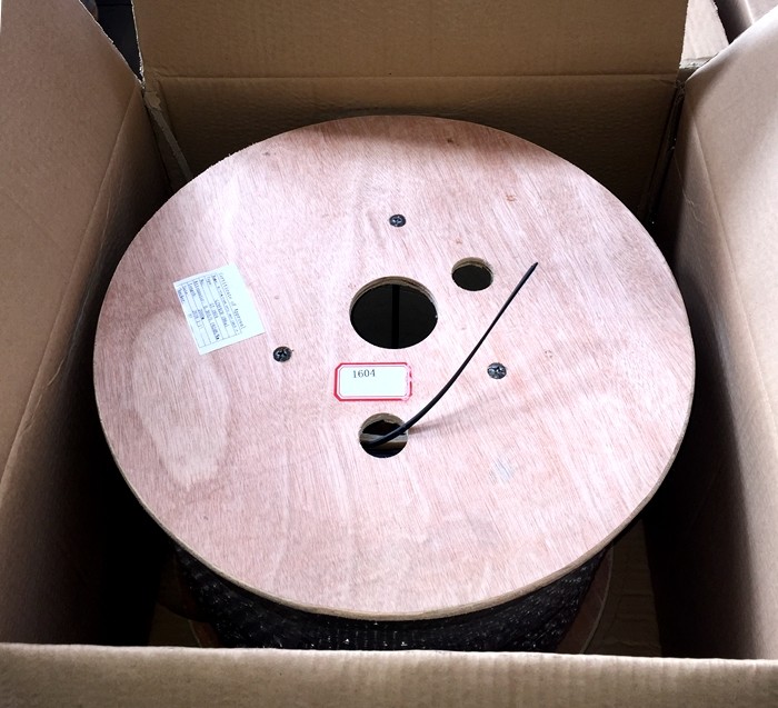 GJXH G657A1 FTTH Indoor Fiber Optic Cable Bow Type Wooden Drum 2000m