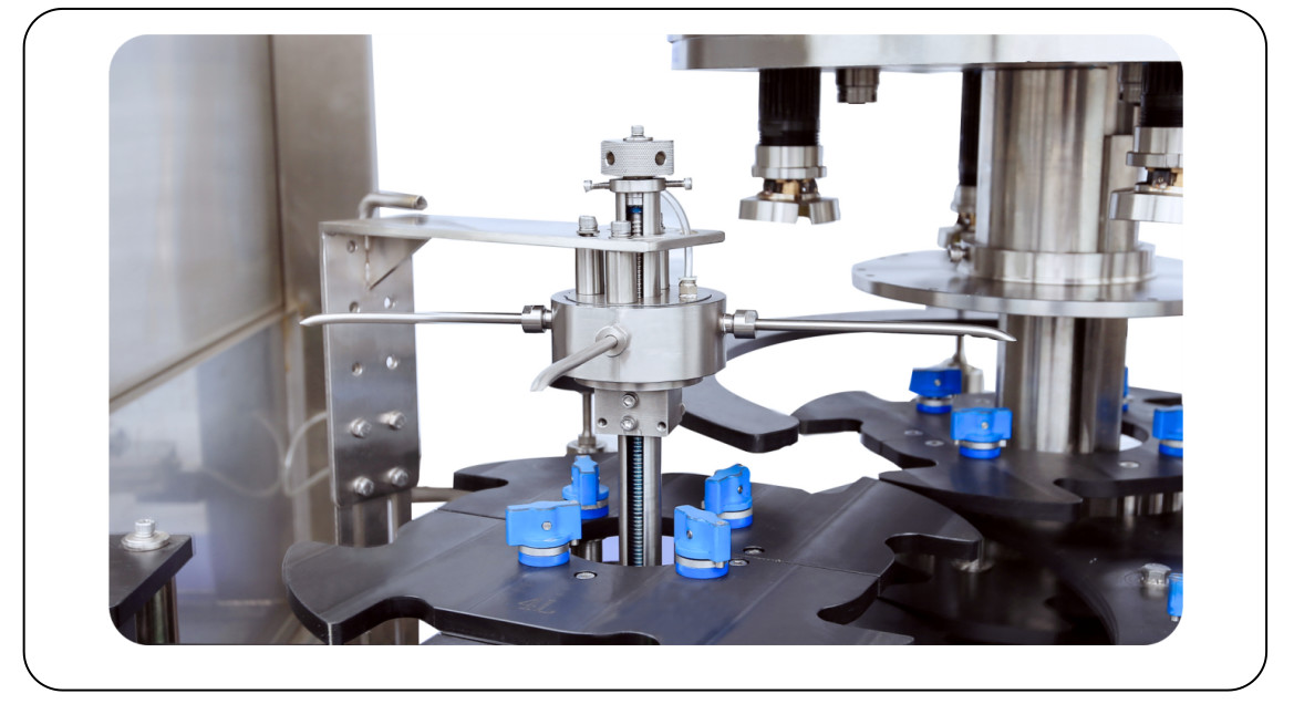 1-5L Pesticide Drum Four Head Rotary Capping Machine with France Schneider Control
