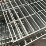 Welded Solid Light-Weight Steel Grating Strong Durable Cold Rolled Aluminum