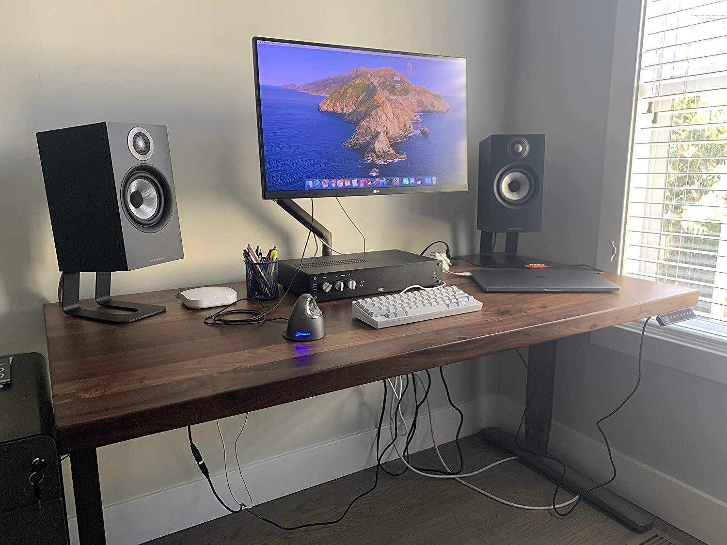 Customized Professional Desktop Audio Stand for Computer Sound System ISO9001