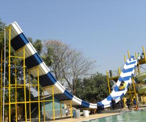 Wholesale U Shaped Pendulum Water Park Slide Fiberglass Dp-Pen01 Anti Corrosion from china suppliers