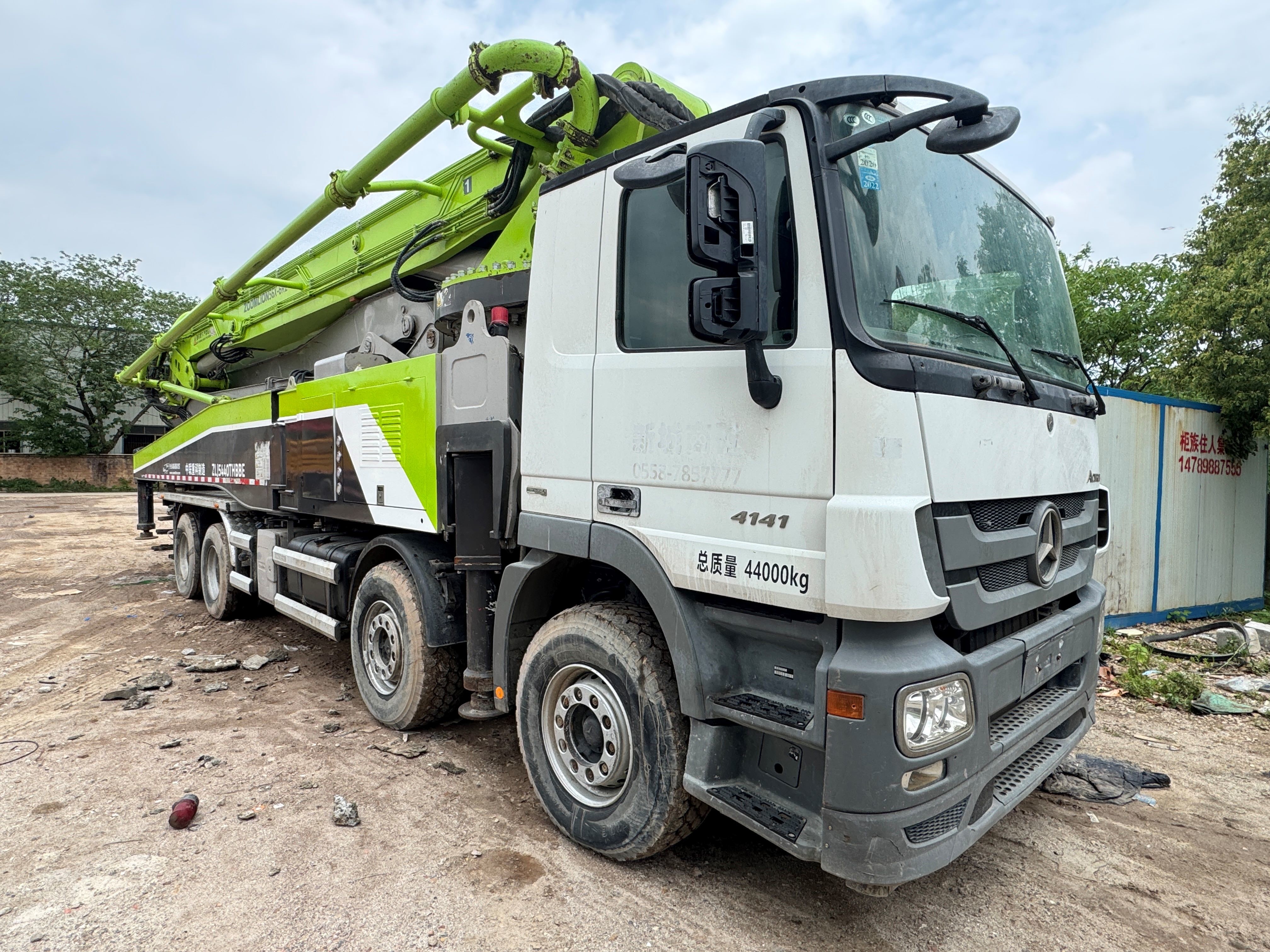 Used Concrete Pump Truck 56m Mounted Mercedes Benz Chassis For Sale