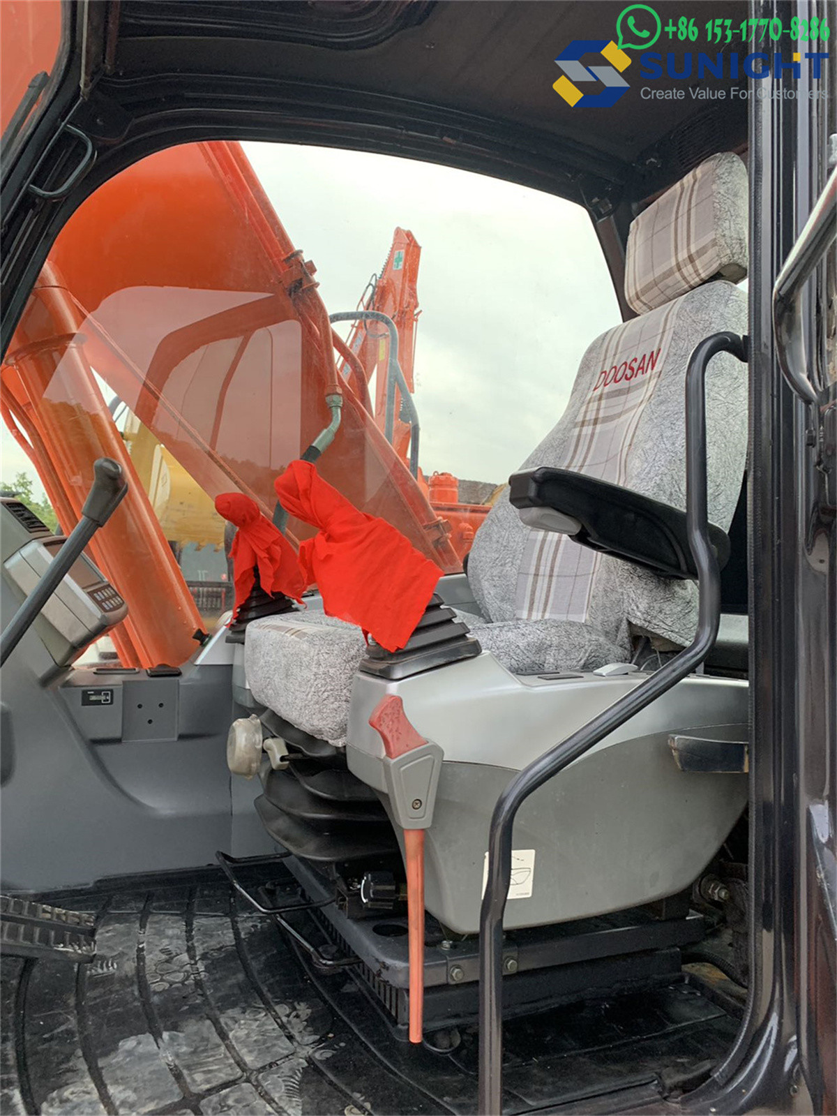 Factory Direct Sale Dx140 Wheel Excavator Used Digger