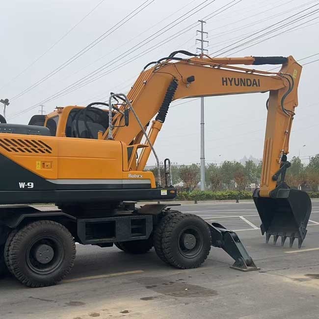 Hyundai R210-9 Wheeled Excavator with 0.91m³ Bucket Mid Size Used Excavator