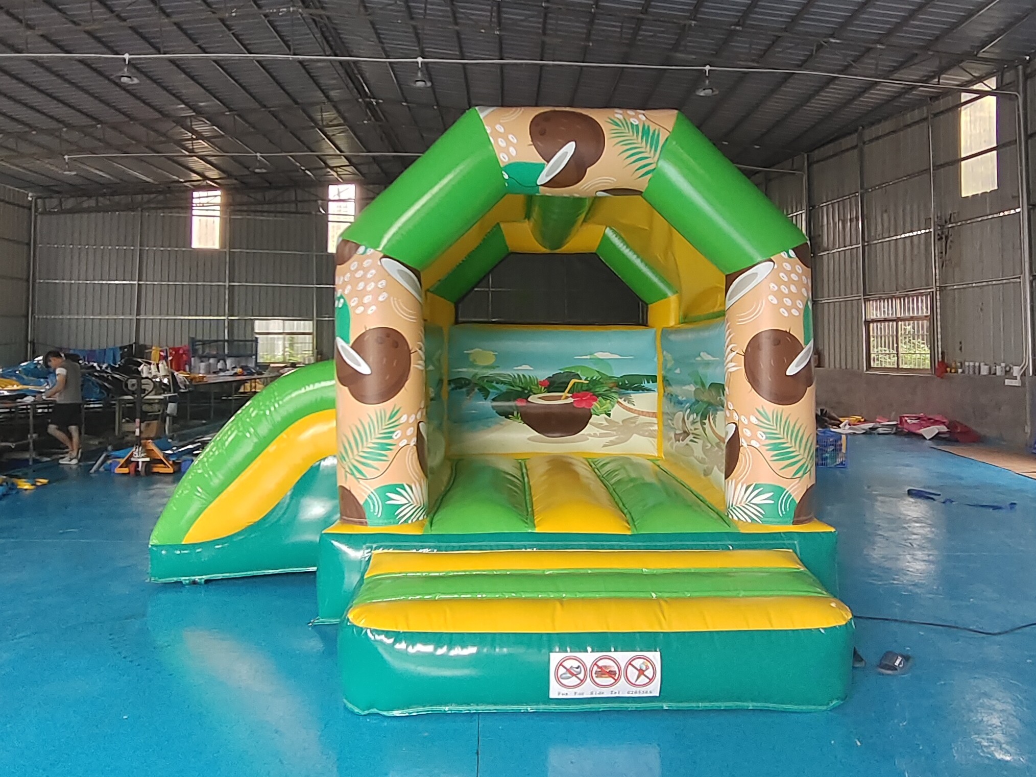 Commercial Grade Inflatable Combo Coconut Tree Sandbeach Inflatable Bouncy House With Slide Jumping Castle For Sale