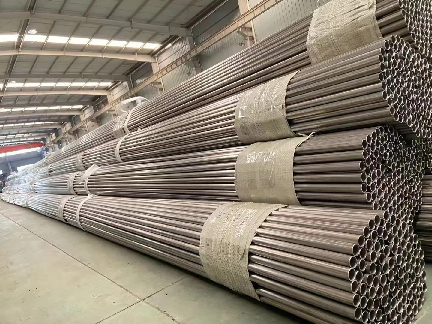 304 316L 321 Stainless Steel Welded Pipes 1.4301 Stainless Steel Round Tube