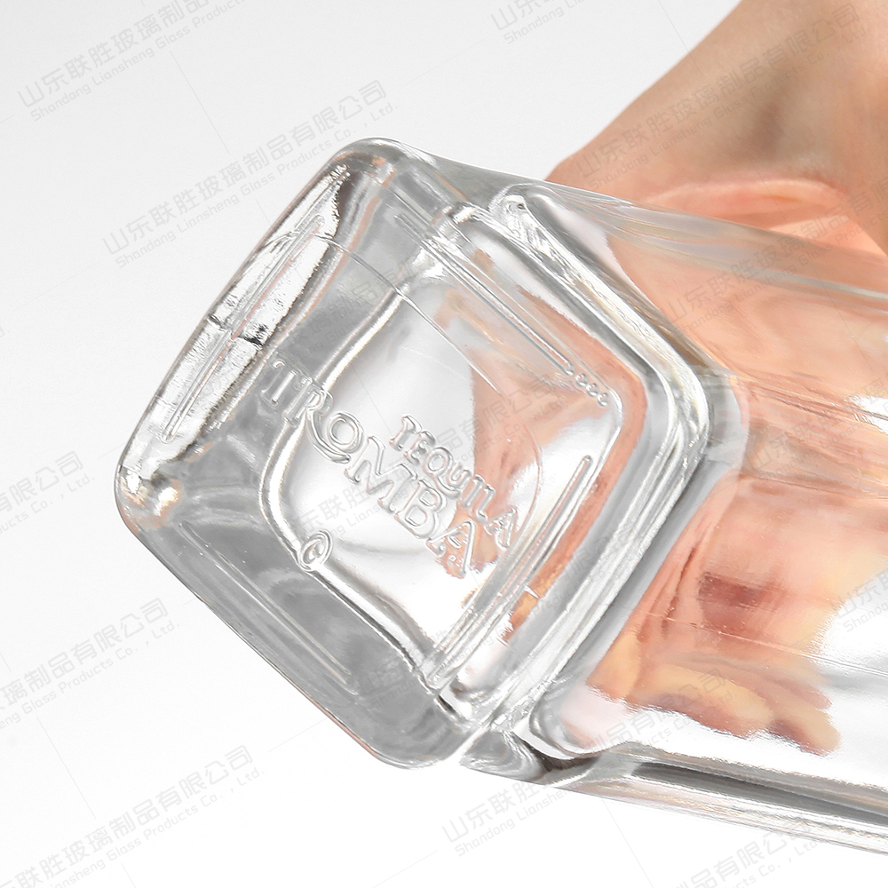 Clear Liquor Glass Bottle for Wine 500ml 750ml Tequila Glass Bottle in Healthy Glass