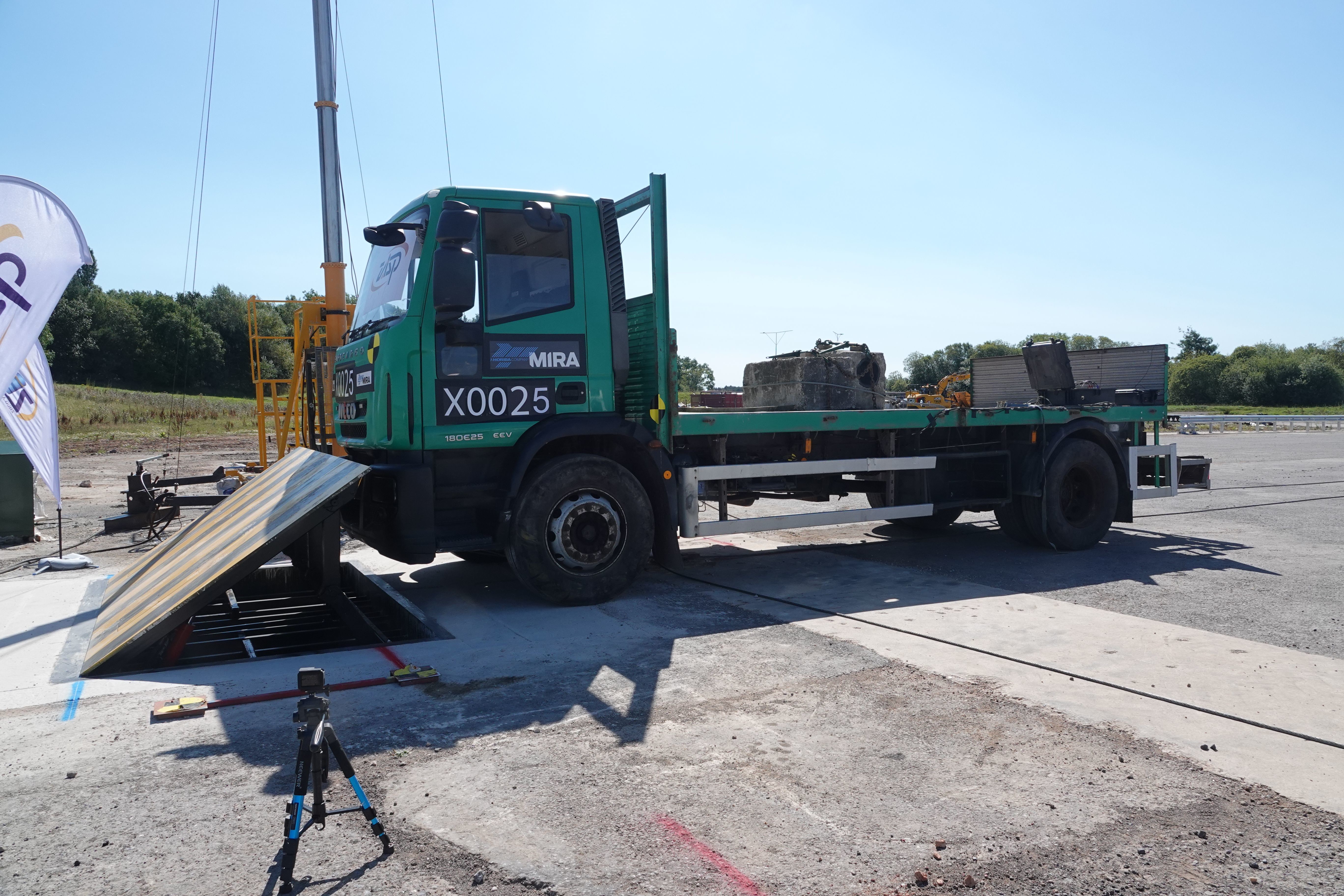 K12 M50 Hydraulic Road Blocker Shallow Mount Hostile Vehicle Mitigation Barrier
