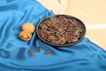 Amazon hot selling The most popular Honey walnut flavor sunflower seeds for sale