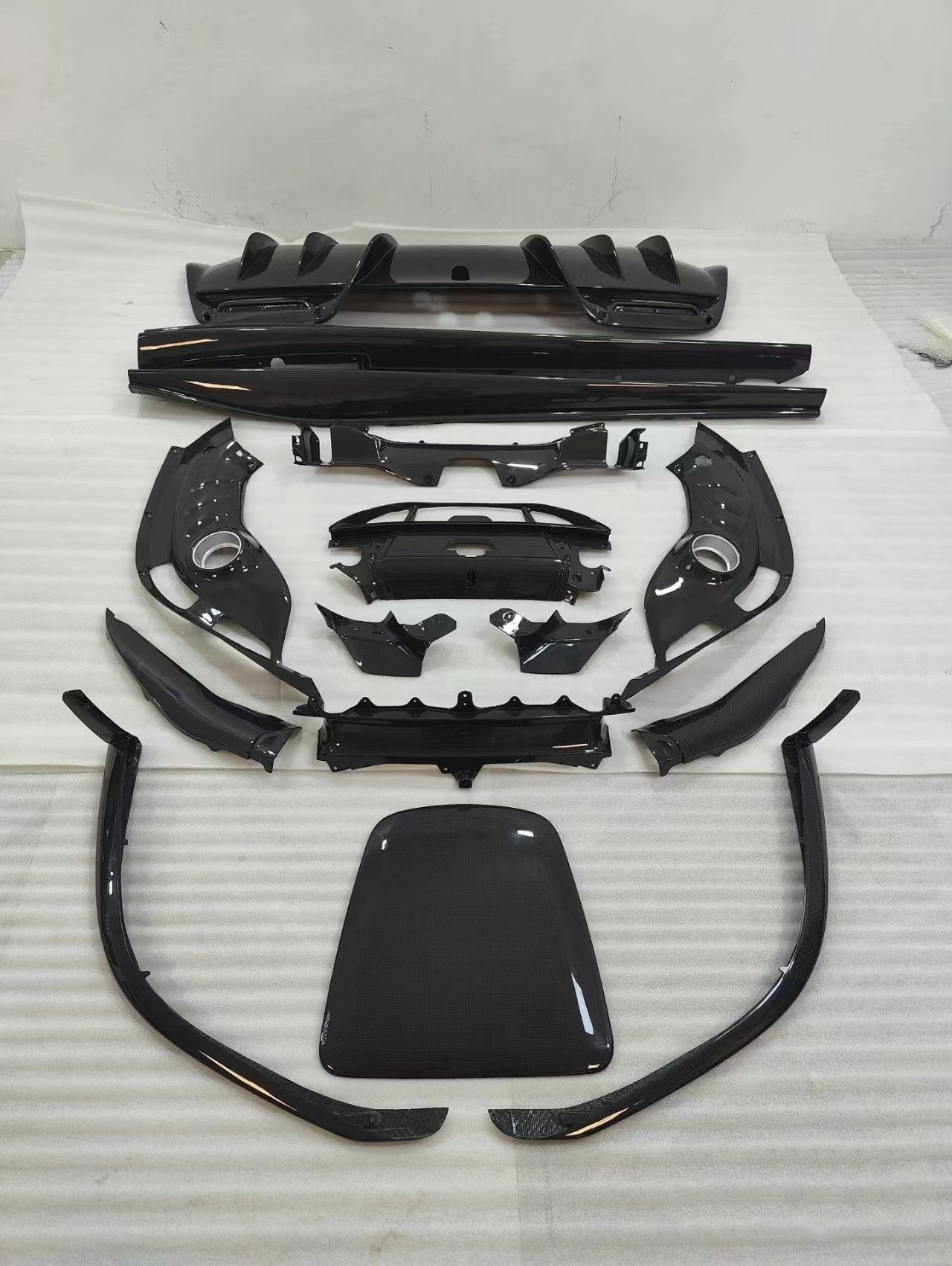 296GTB Ferrari Body Kit 296GTB OEM Carbon Fiber Universal Front Diffuser Spoiler Body Kit