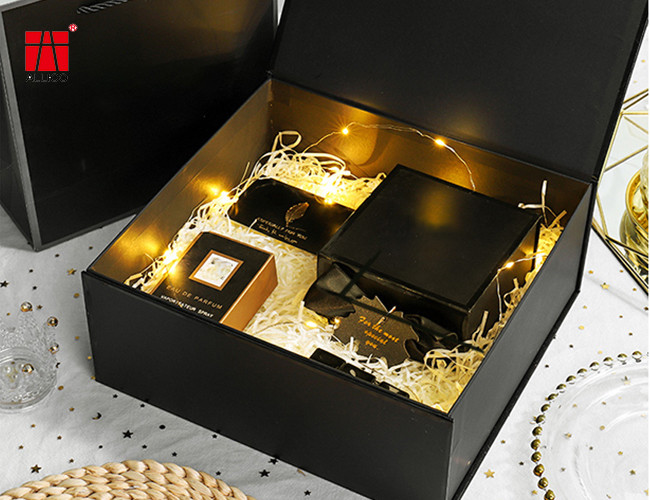 Custom Closure Folding Black Foldable Packaging Cardboard Magnetic Gift Box