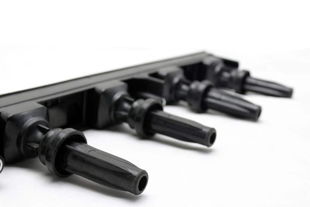 Plastics Car Ignition Coil For PEUGEOT 307 407 807 / CITROEN C4 C5 C8 / JUMPY 1.8 2.0 16V