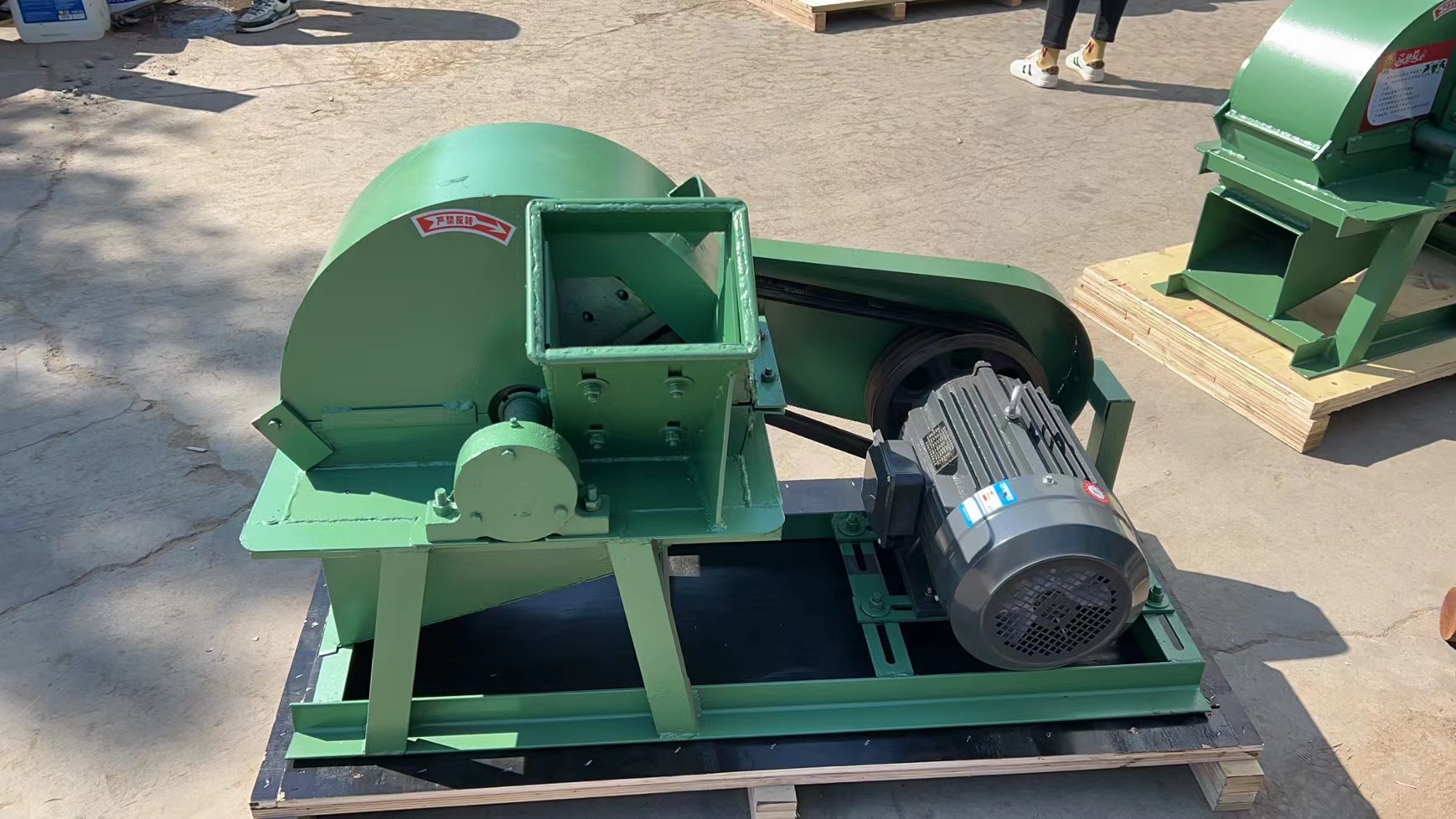 Mobile Mini Gasoline Engine Wood Chipper Shredder Machine