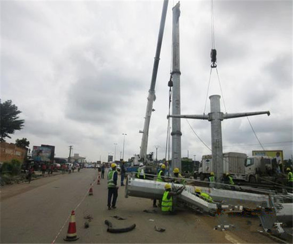 Q355 Galvanized Steel Pole Polygonal With Climbing Rung And Bitumen Painted