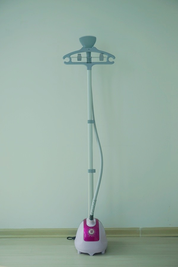 Single Pole Standing Clothes Steamer , Laundry Equipment Upright Fabric Steamer