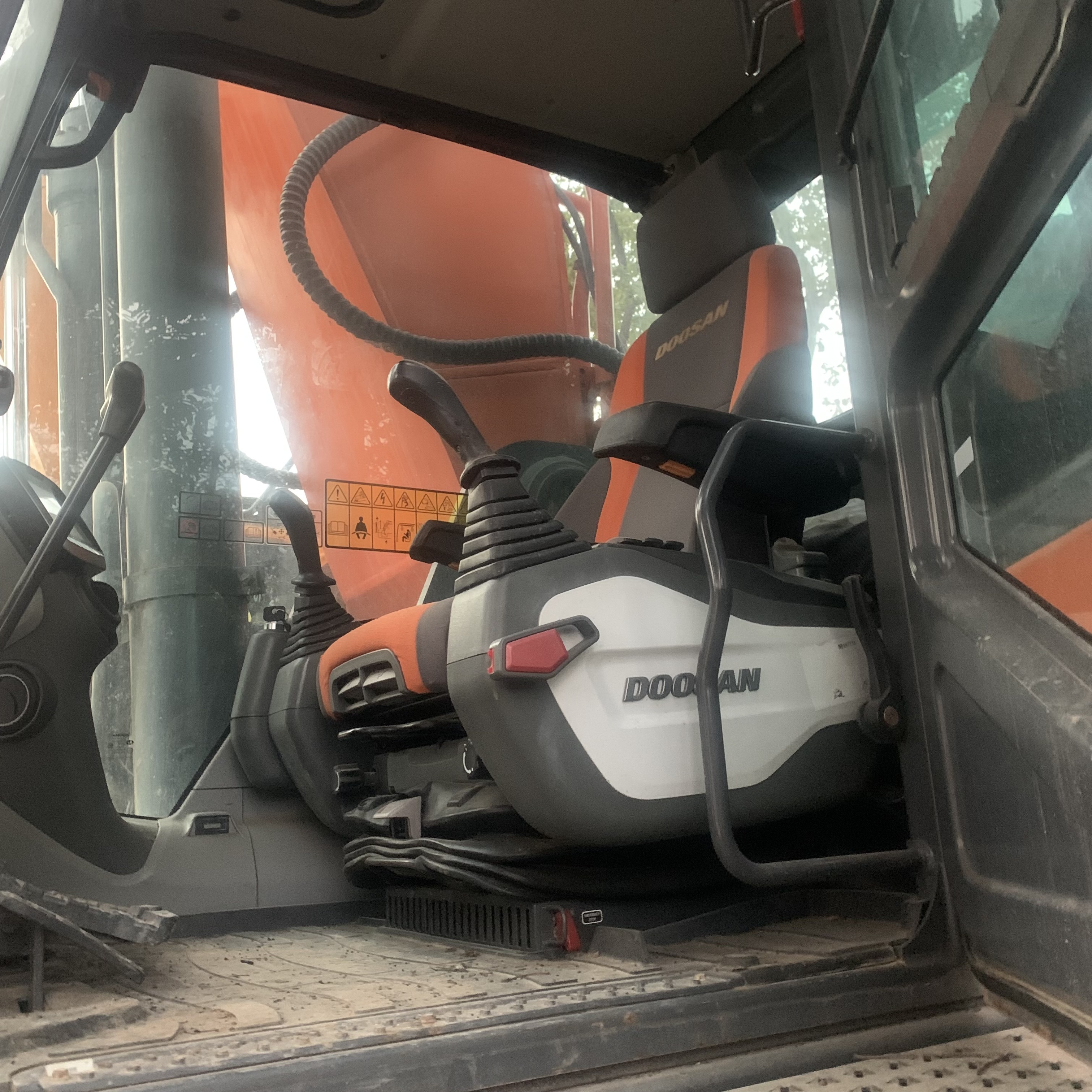 50800kg Operating Weight Doosan DX530 Heavy-Duty Crawler Excavator in Great Condition