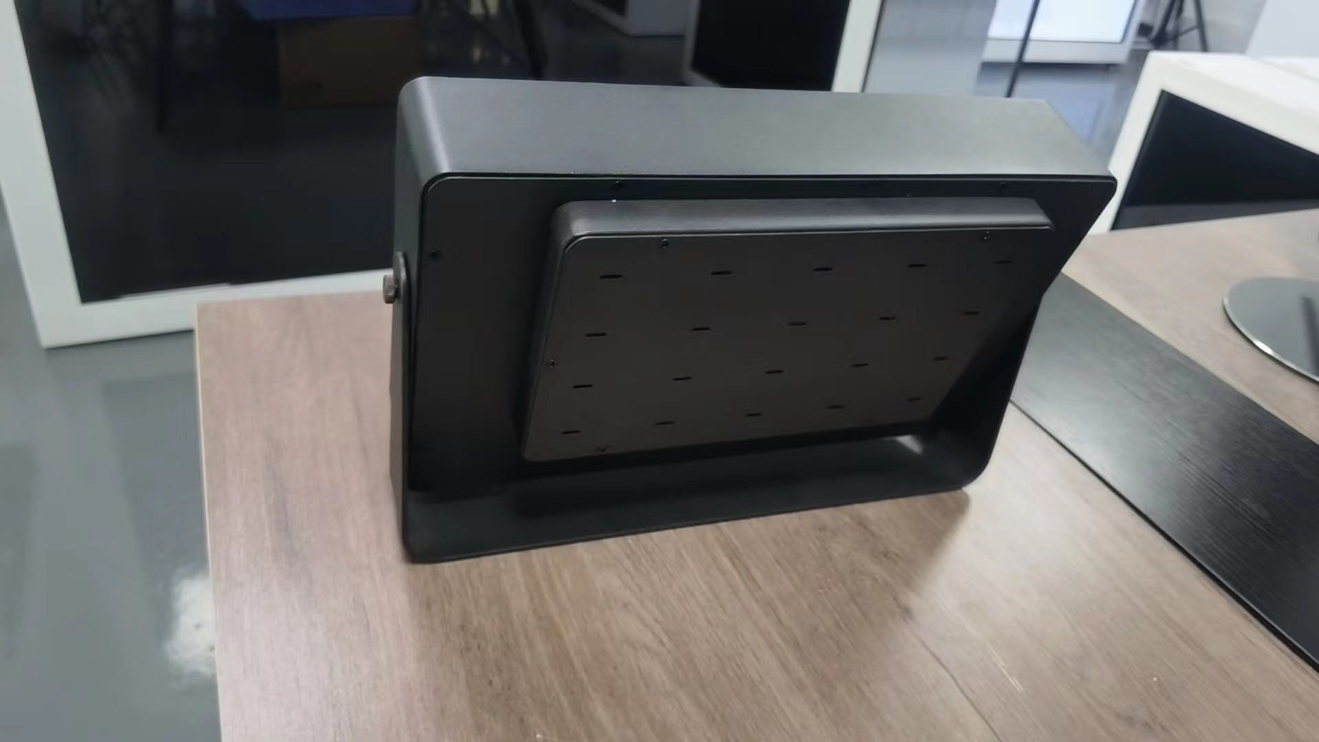 Custom Shape Bracket Design 10.1-18.5inch Transparent LCD Display Box Contrast Ratio HDMI VGA USB Interface
