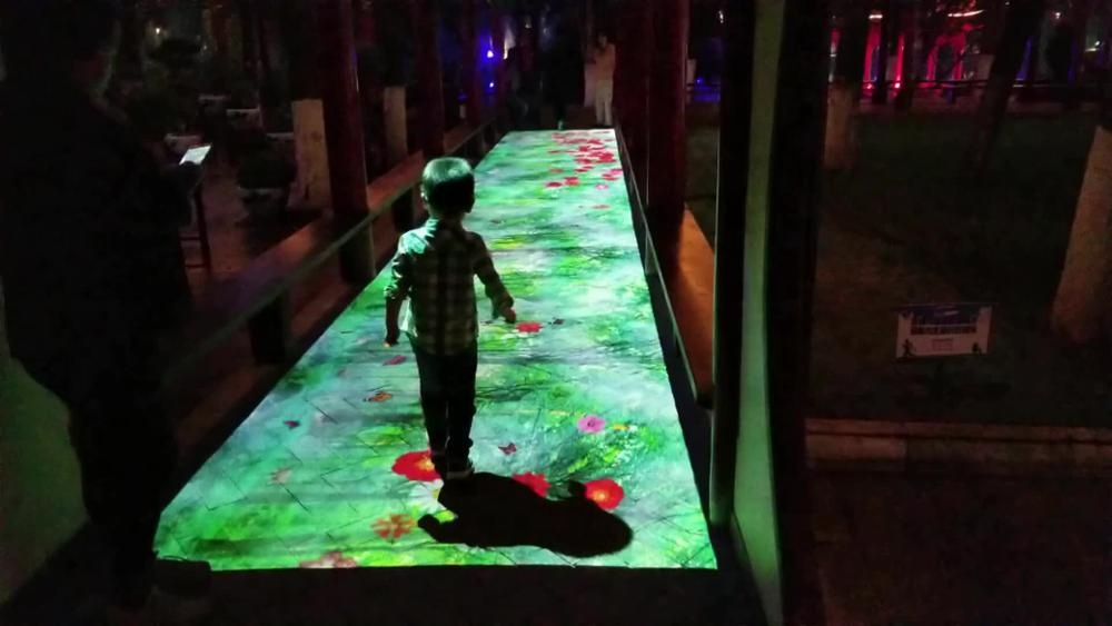 Interactive Restaurant Tempered Glass 3D Portable LED Screen for Church Moving IP33