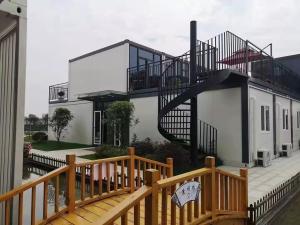 Wholesale Luxury 2 Bedroom Prefab Container Homes 20 Foot Rock Wool Roof from china suppliers