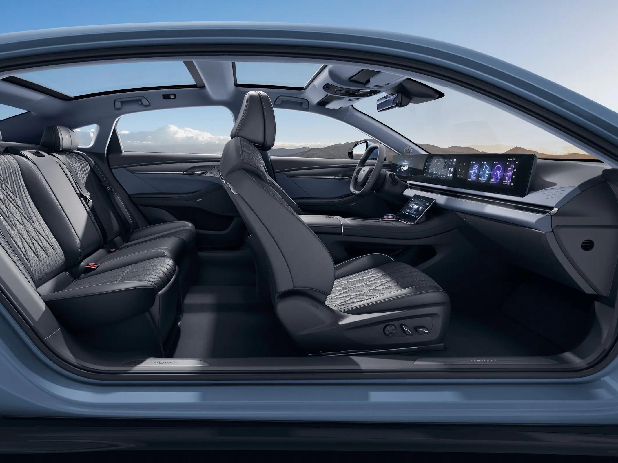 2024 Voyah Zhuiguang Electric Sedan EV Vehicle with Ternary Lithium Battery and 5-Door 5-Seat Body Structure