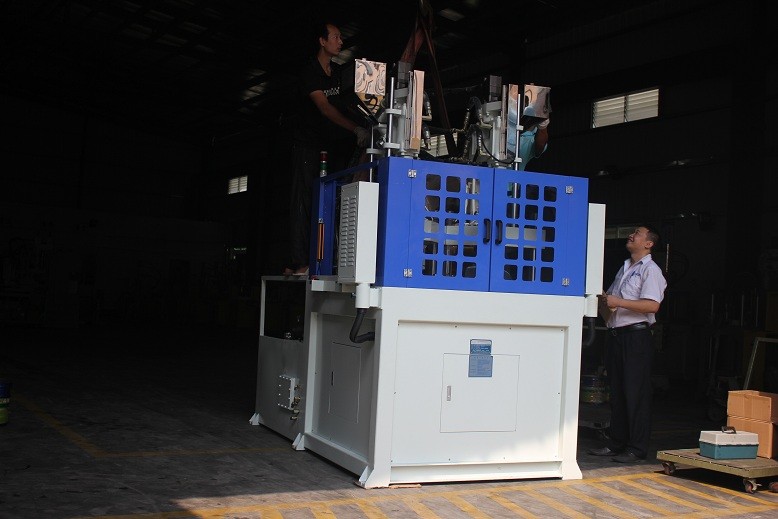 45T Rotary Vertical Injection Moulding Machine 9kW with 45mm Ejector Stroke