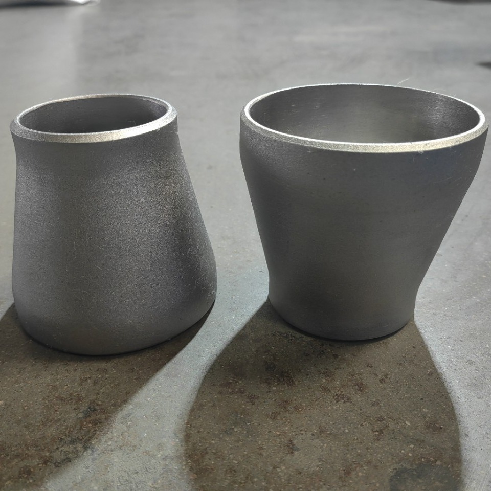 Forged ANSI B16.9 ASTM B363 1/2"- 24" Titanium Buttweld Reducer for Seamless Bending and Welding