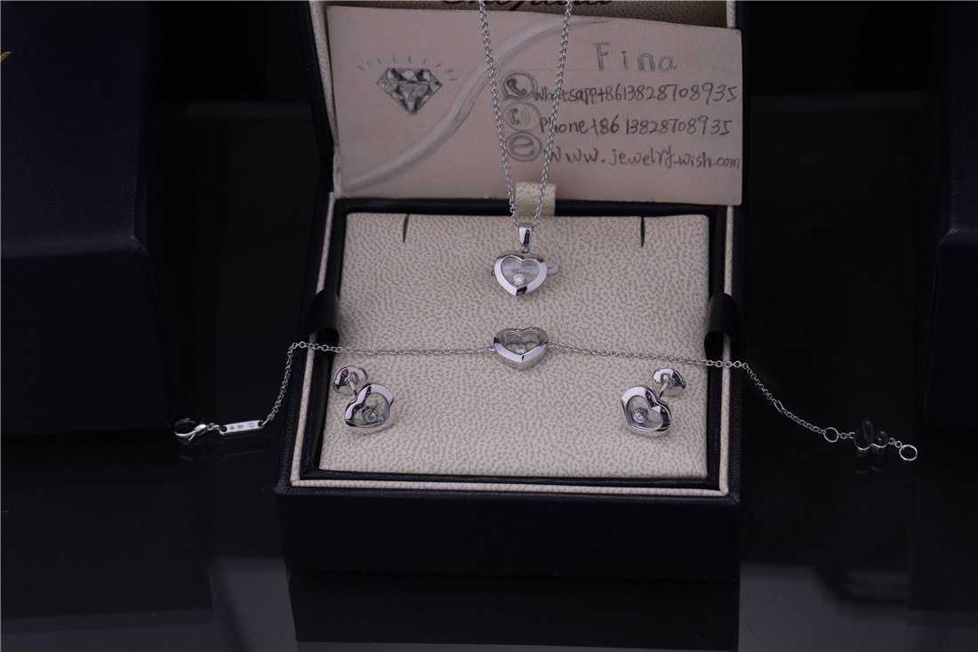 Chopard HAPPY DIAMONDS ICONS PENDANT Heart Necklace in ETHICAL WHITE GOLD DIAMOND