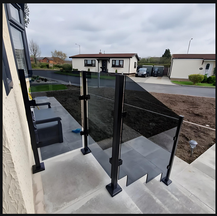 Coastal Toughened Glass Balcony Railing Windproof Secure Custom Sizes Modern Style