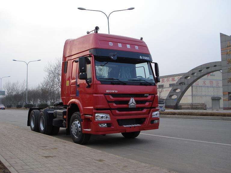 SINOTRUK HOWO 6x4 TRACTOR TRUCK / PRIME MOVER WITH HIGH ROOF CAB IN LOW PRICE