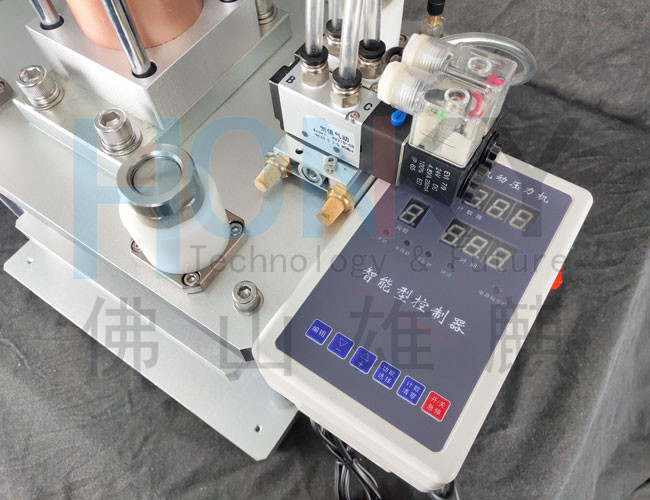 Desktop Type 3600 BPH Bottle Cap Sealing Machine Crimping Pressing
