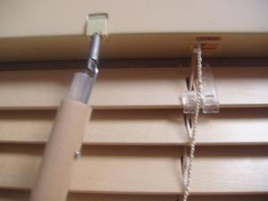 Wholesale 25mm 100% basswood venetian blinds for windows with steel headrail and wooden bottomrail from china suppliers