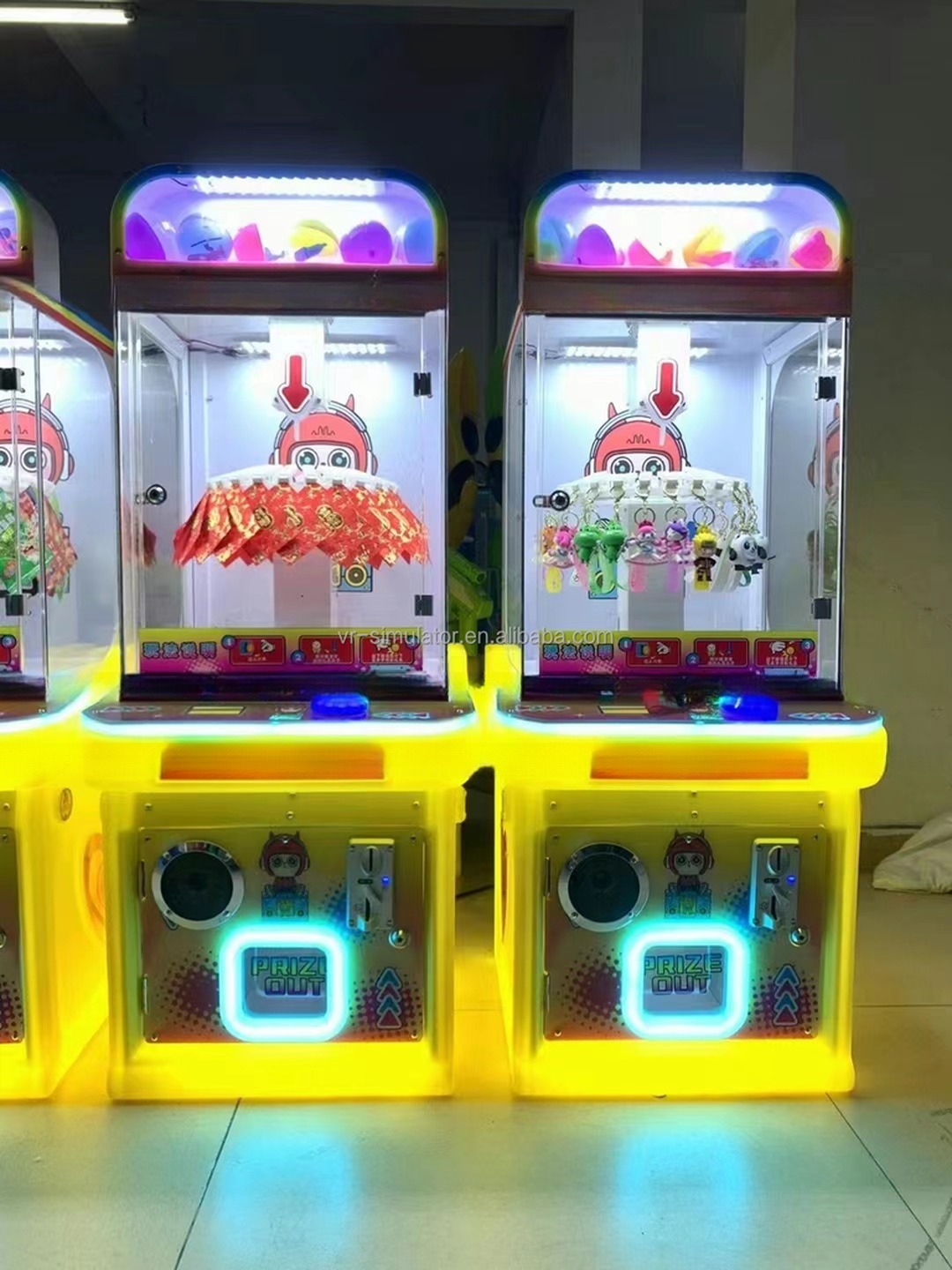 Dreamland Mini Coin Operated Cheap Amusement Gift Game Machine Children Clip Sticker Card Clamp Machine