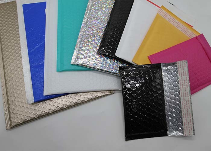A4 Size Shipping Bubble Mailers , Metallic Bubble Mailer Packing Envelopes For Clothing