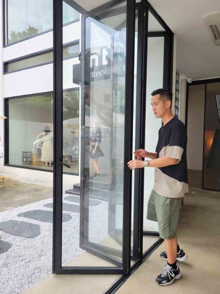 Customized Height Aluminium Bi Folding Doors Powder Coated Residential Bifold