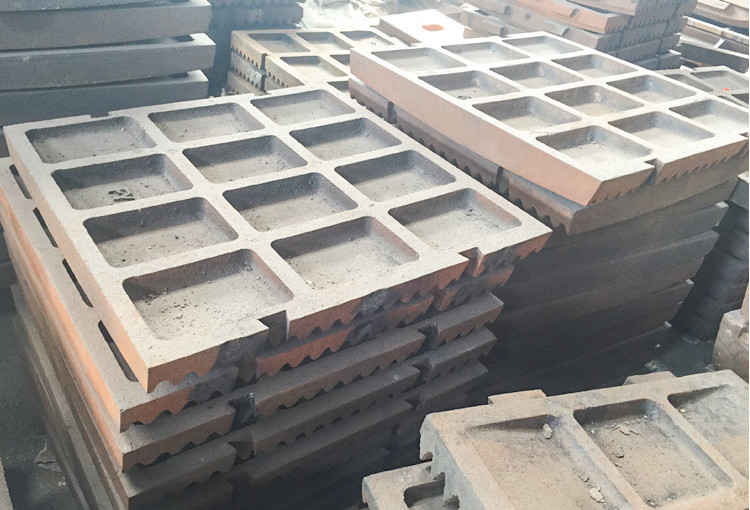 Fixed And Movable Casting Jaw Crusher Plate High Manganese Crusher Spare Parts