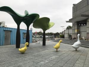 Wholesale Decoration Painted Outdoor Metal Sculpture , Public Art Handmade Metal Sculpture from china suppliers