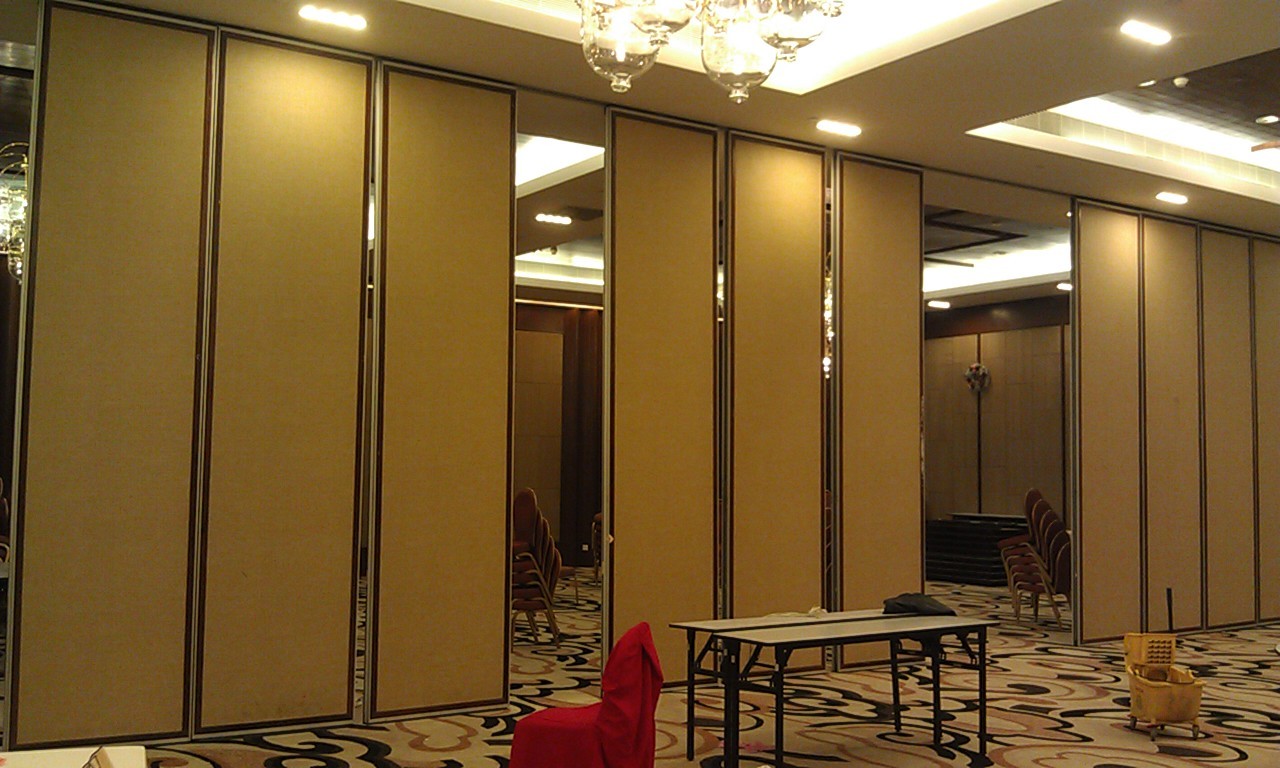 Modern Folding Partition Walls Restaurant Dinning Room Soundproof Sliding Gate
