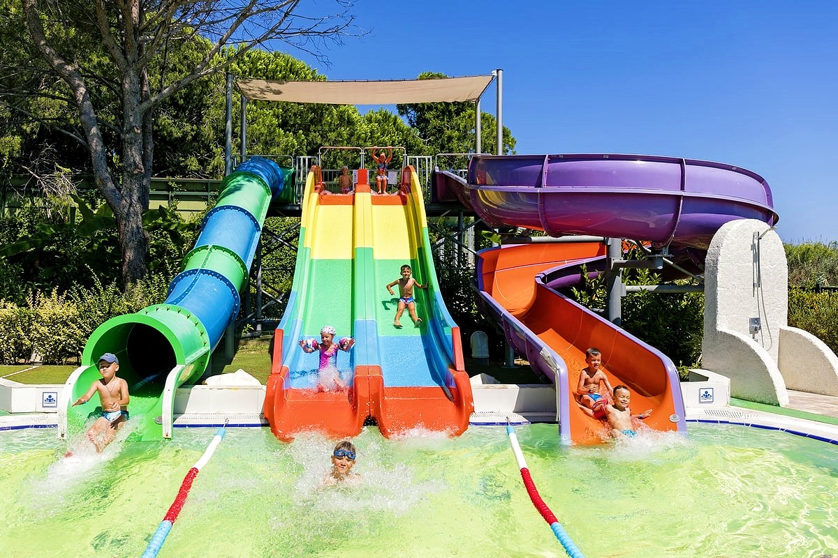 OEM Large Water Amusement Park Facilities Children Swimming Pool Equipment Design