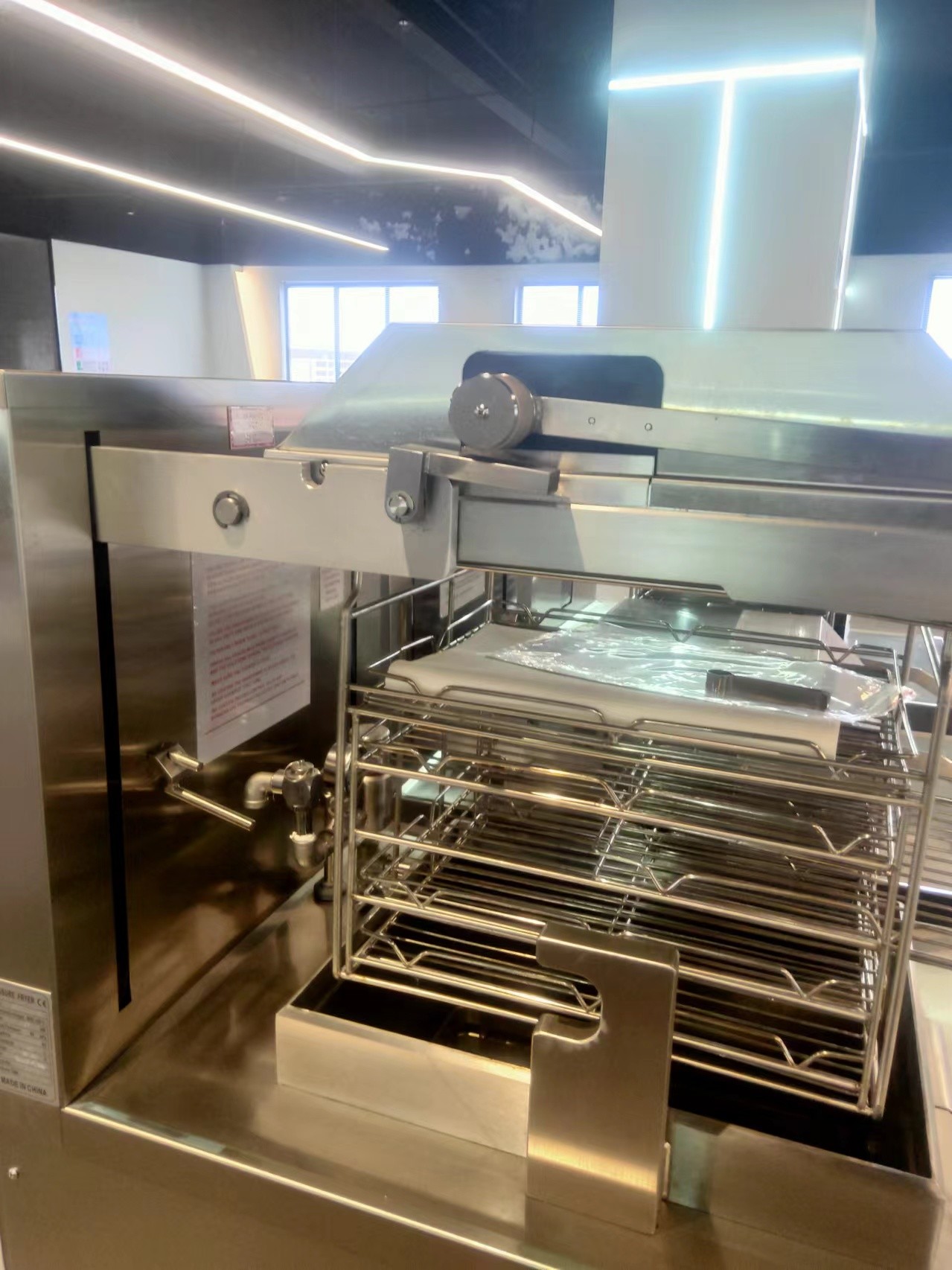 8HD Electric Smart Touch Panel 55L 5 Fry Tray Big Productivity 17KW Open Deep Fryer
