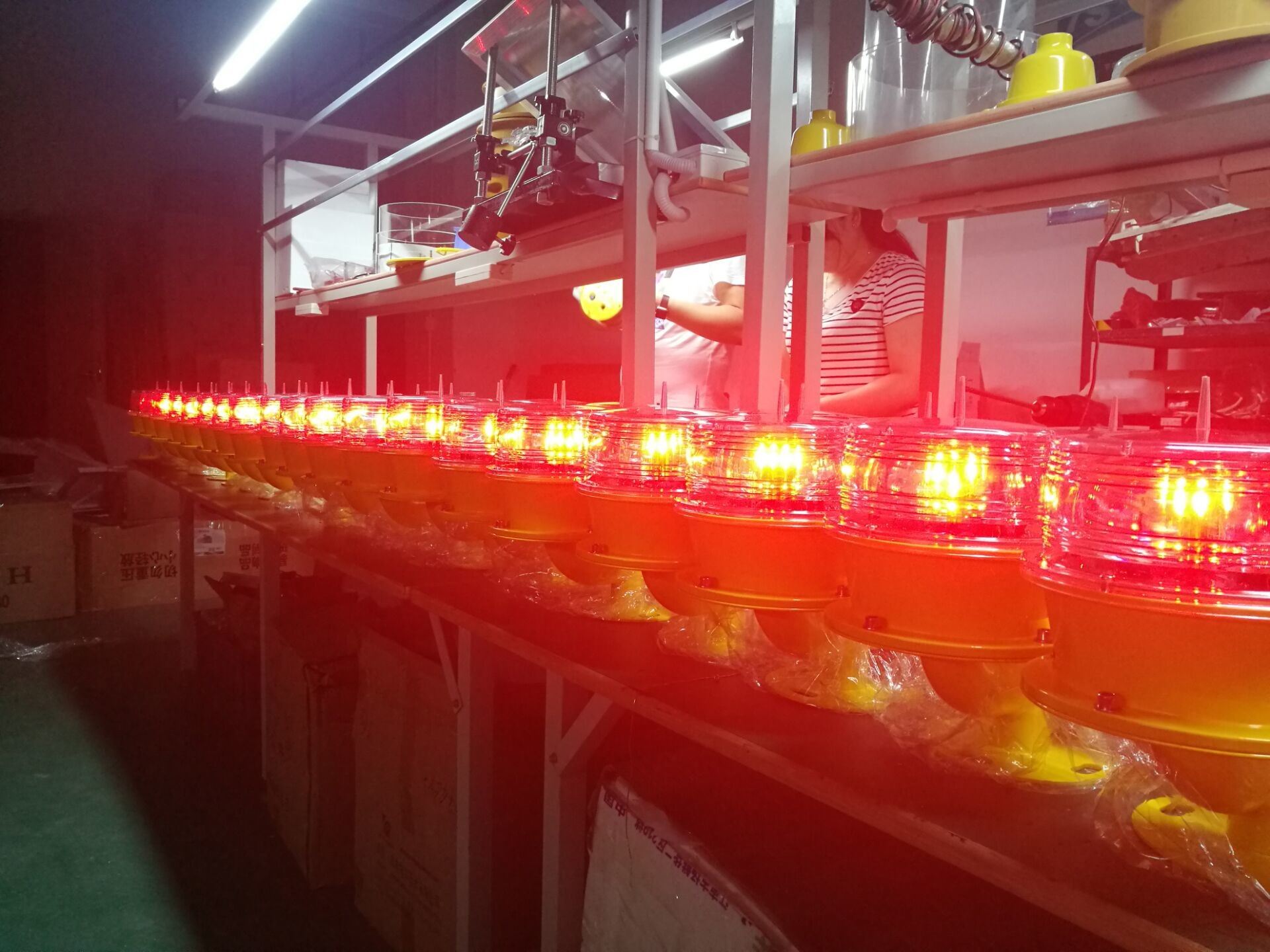 32.5cd Low Intensity Solar Powered Flashing Red Light , High Building Safety Lights