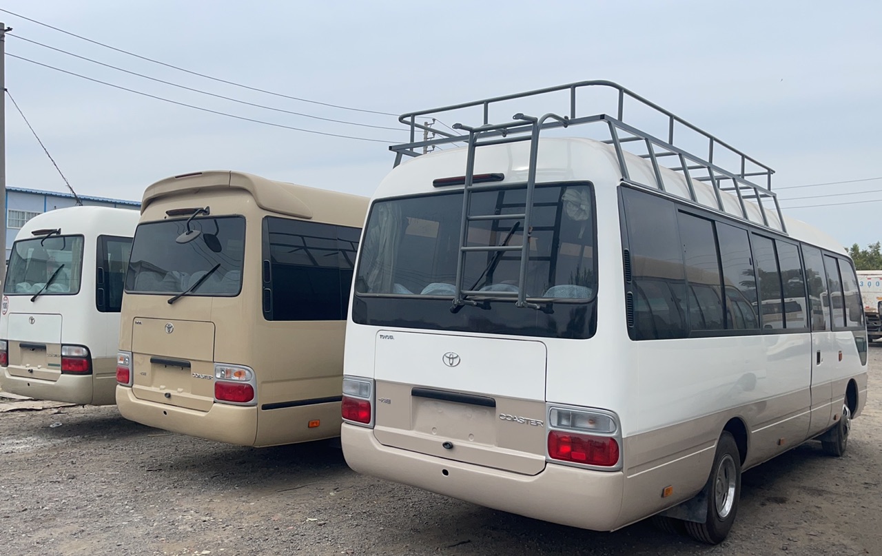11. Tourist Luxury Bus 30 Seats Used Diesel Toyota Coaster Bus for Tourist Sightseeing