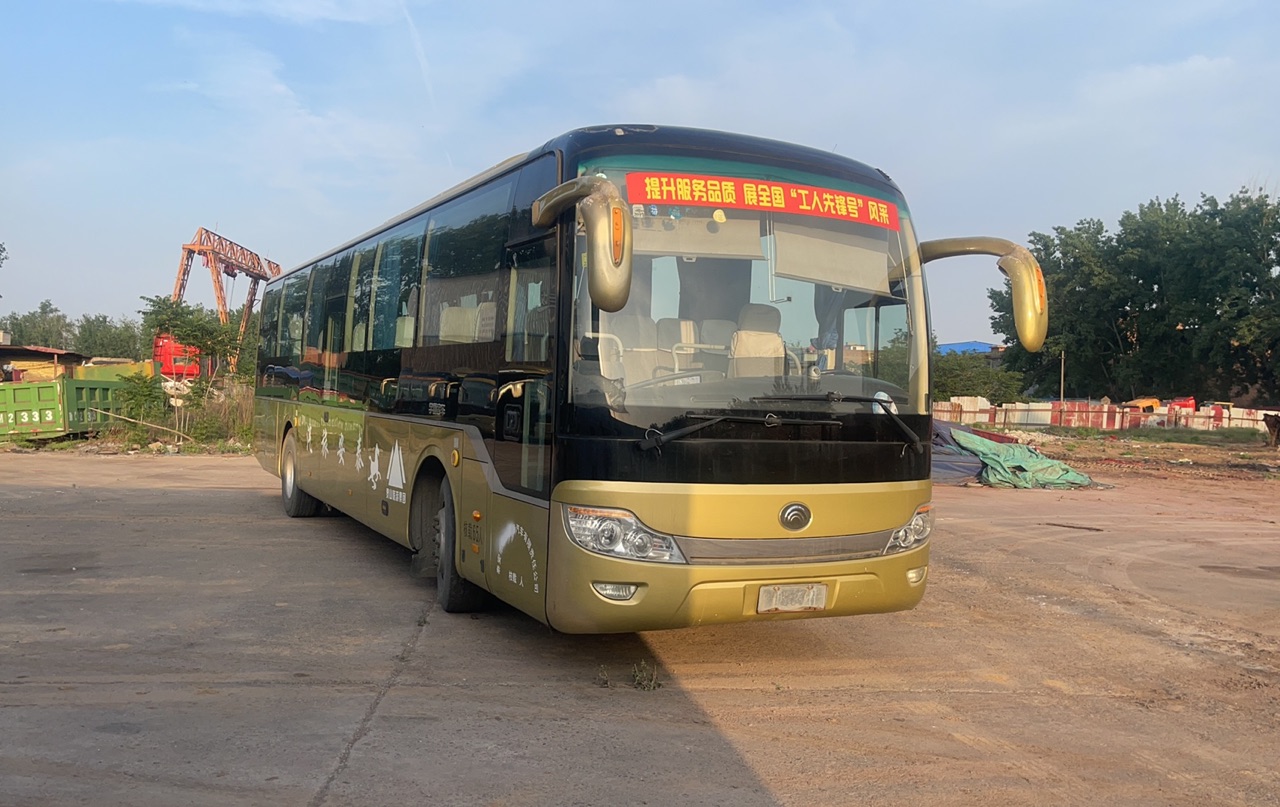 LED ZK 6121 Coach 65 Seater Bus Double Doors Buses Well Refurbished for Transportation