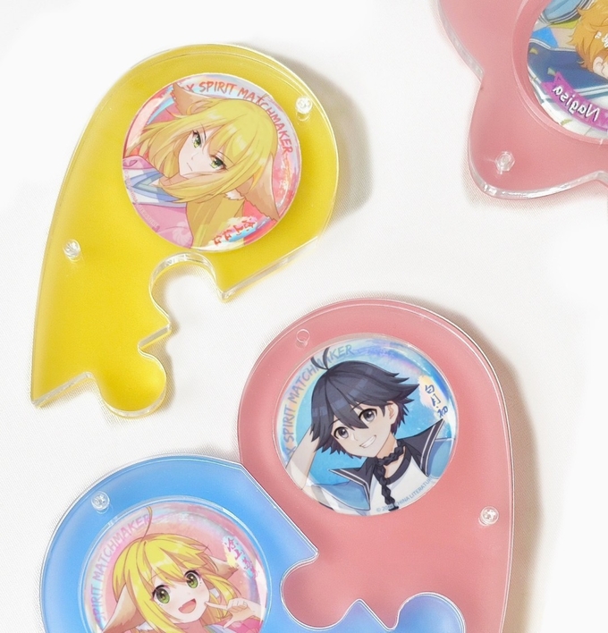 Stylish Heat-shape Acrylic Cartoon Figure Badge Holder Plexiglas Holder for Badge Organization