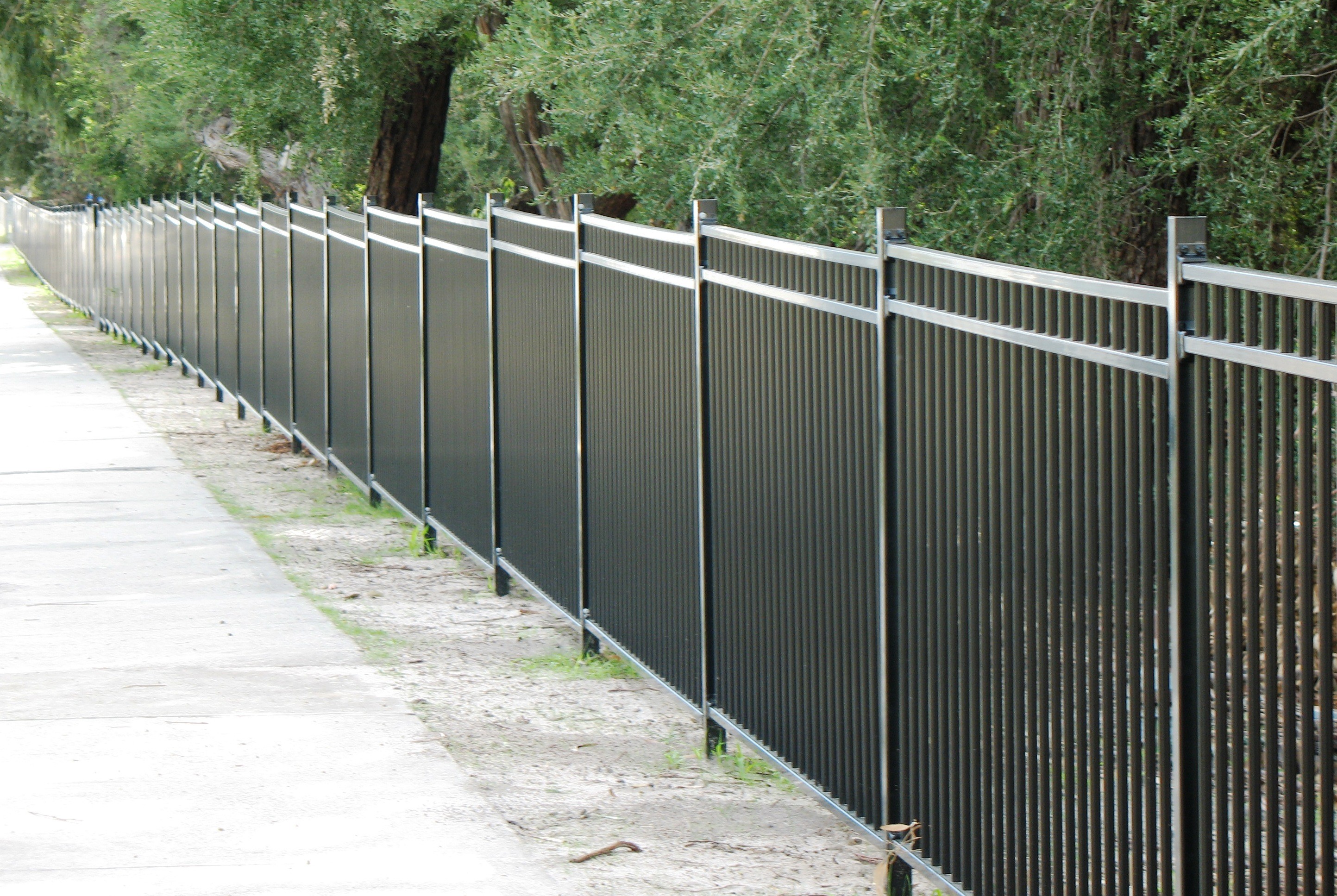 Steel Fence Mesh Price/Corrugated Steel Fence Sheet/Tubular Steel Fence