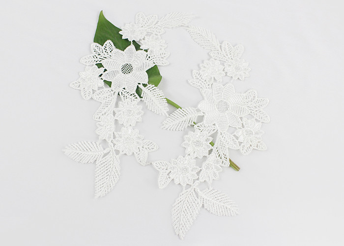Fashion Polyester Lace Neckline Applique With Floral Embroidered For Clothing