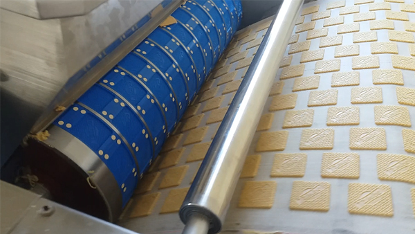 100kg-1800kg/Hr Chocolate Filled Bear Biscuit Processing Line
