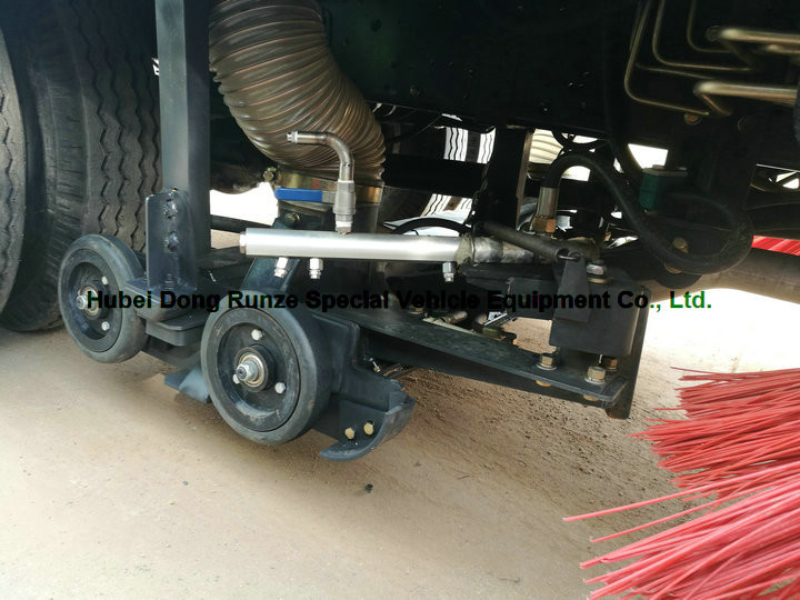 Multifunctional ISUZU Road Cleaning Truck , Vacuum Broom Sweeper Truck