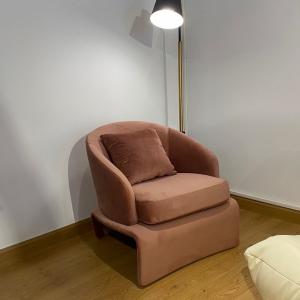 Wholesale Fabric Leisure Chair Retro Wine Red Backrest Leisure Sofa Chair from china suppliers