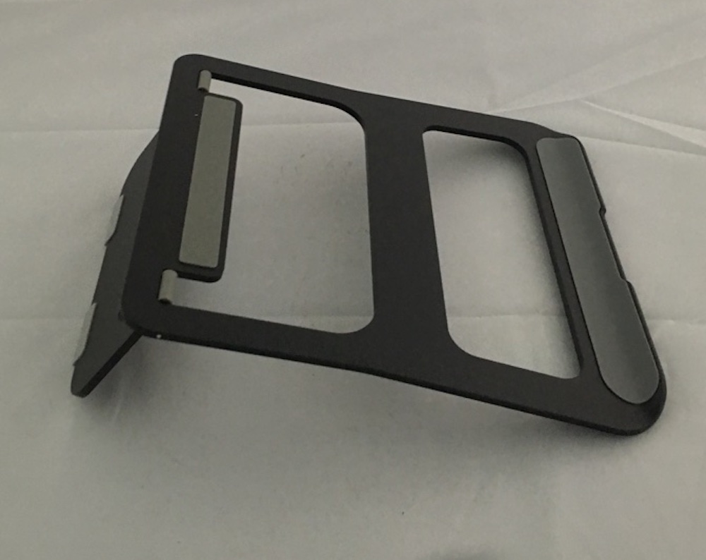 Black 230*210*4mm Macbook Metal Stand Anodizing Aluminum Laptop Tray