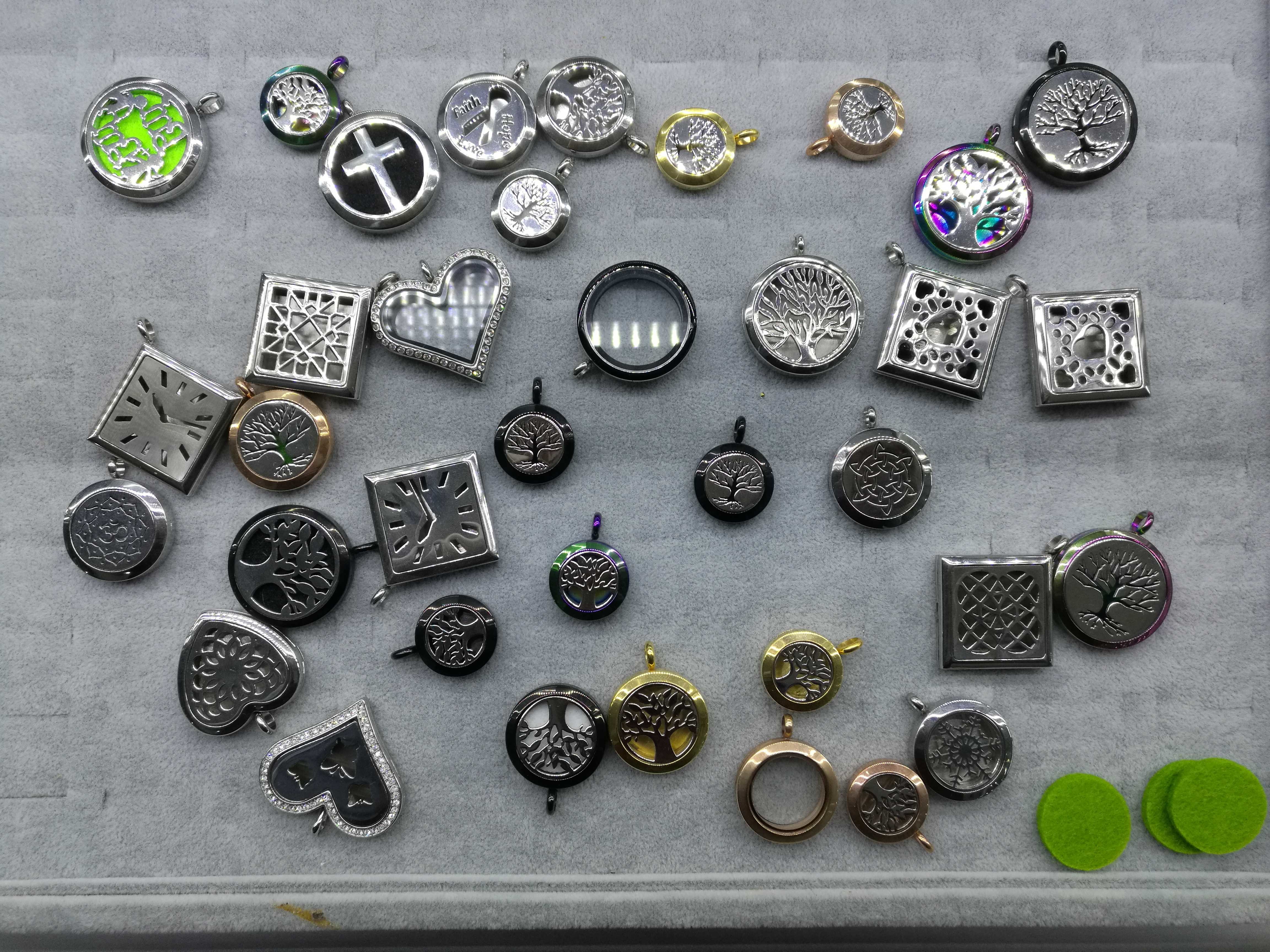 Popular OEM 316L Stainless Steel No Glass Magnetic Floating Lockets Diffusers Perfume Lockets Collection